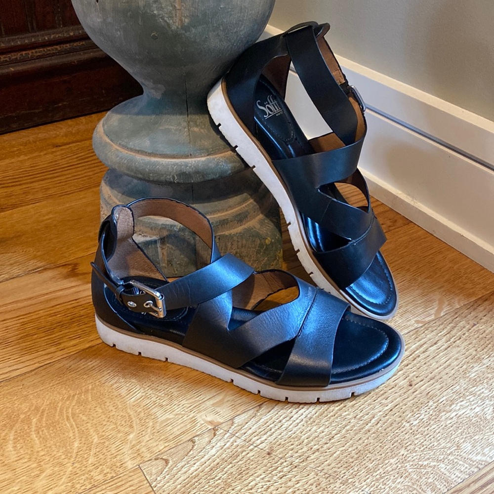 Sofft black sandals